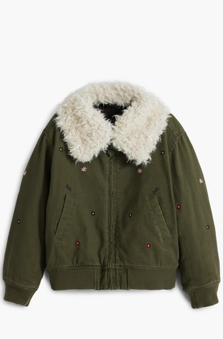 Jakna s punjenjem i ovratnikom od umjetnog krzna