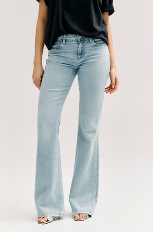 Jeans hlače s niskim strukom i zvonastim nogavicama