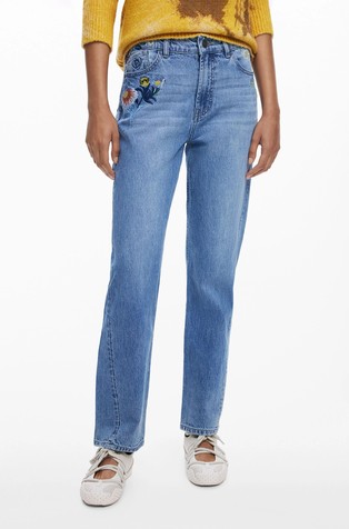 Jeans hlače s izvezenim cvijećem