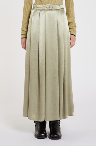 Duga suknja s naborima i remenom