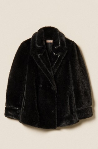 Kratak kaput od umjetnog krzna