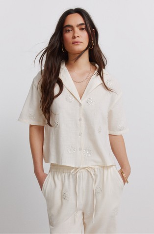 Pamučna košulja kratkih rukava s izvezenim cvijećem