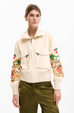 Jakna s džepovima i vezovima