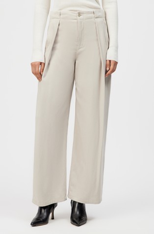 Relaxed trousers in lyocell