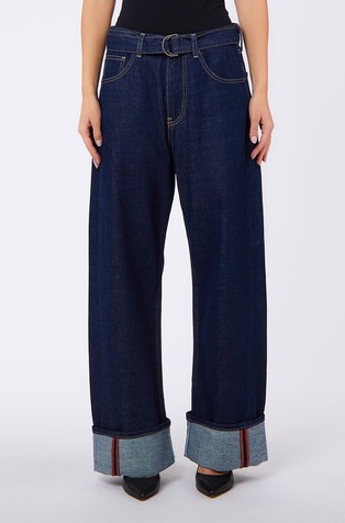 Zvonaste jeans hlače s remenom i uvrnutim nogavicama