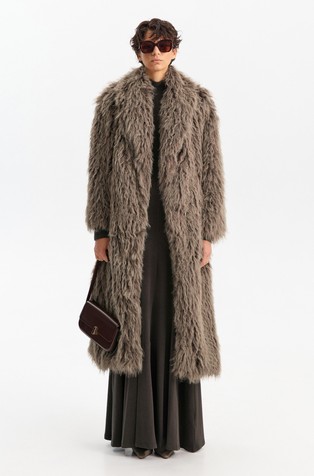 Dugi kaput od umjetnog krzna