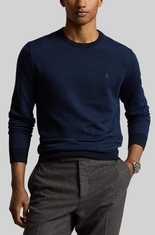 Pleten vuneni pulover s uzorkom riblje kosti