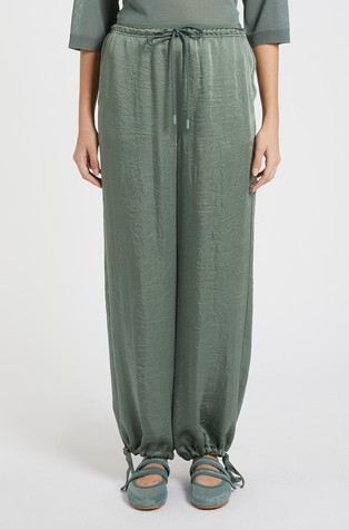 Monochrome crincle-effect trousers