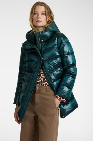 Jakna punjena paperjem s pritisnim gumbima na bočnim prorezima