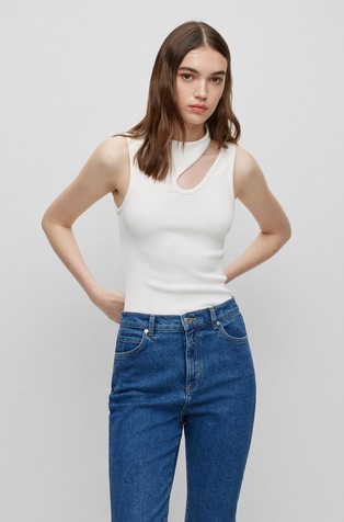 Rebrast top s izrezanim detaljem