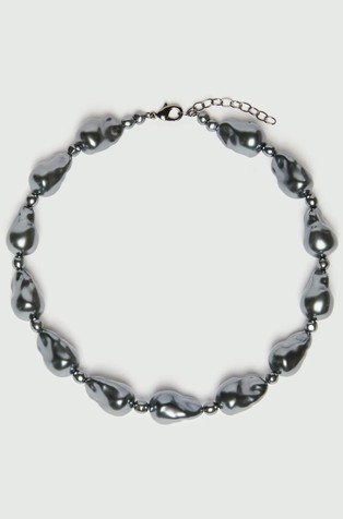 Choker with bijou pearls