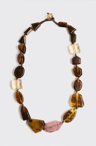 Ogrlica s ukrasnim kamenima