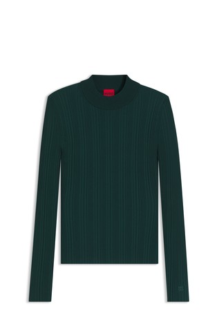 Rebrasto pletena majica s povišenim ovratnikom