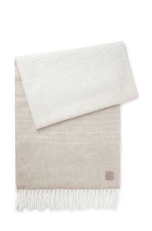 Velik pleten šal s resicama