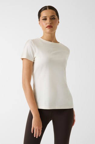 Majica s logotipom od ukrasnih kamenčića