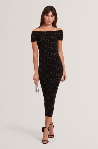 Pletena haljina s otkrivenim ramenima i ukrasnim kamenčićima