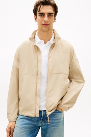 Jakna s povišenim ovratnikom i logo našivkom