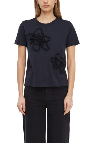 Majica s cvjetnom aplikacijom