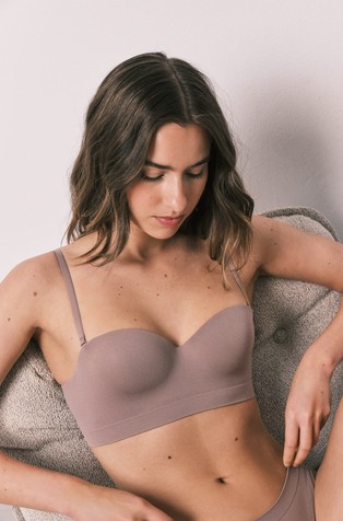 Seamless strapless bra