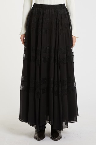 Duga suknja s umetcima od čipke