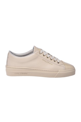 Leather sneakers with patent insert