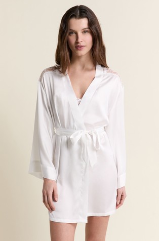 Mascarade kratak satenski kućni ogrtač s čipkom i trakom za vezanje