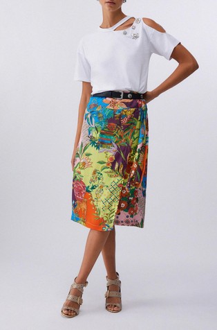 Majica s izrezima i ukrasnim kamenčićima