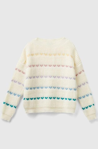 Pleten pulover s uzorkom intarzijskih srca