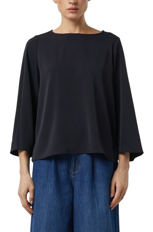 Flowing blouse with wide sleeves