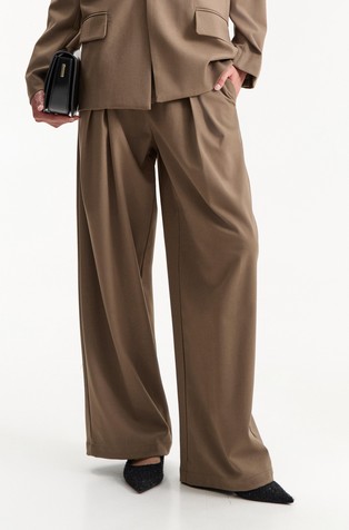 Široke hlače s naborima