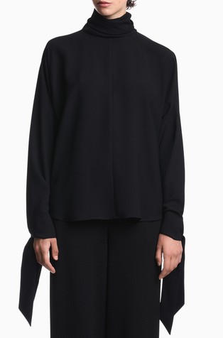 Oversized blouse in crepe with tie cuffs
