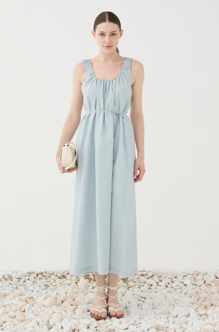 Sleeveless dres with gathered shoulder straps