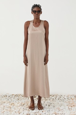 Sleeveless long satin dress