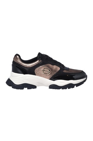 Leather trainer with shiny inserts