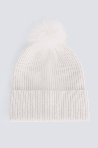 Pletena kapa s pomponom