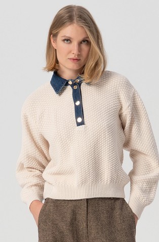 Teksturirano pleten pulover s kontrastnim detaljima