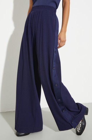 Široke jersey hlače sa satenskim bočnim prugama