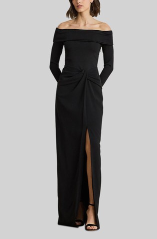 Duga večernja haljina s otkrivenim ramenima