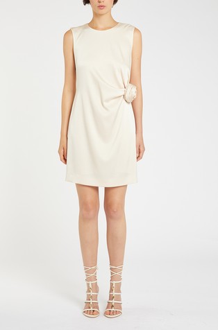 Sleeveless satin dress with flower detail