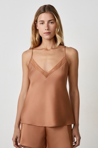 Feeling satin camisole with lace neckline