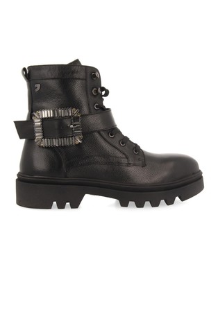 Kožne gležnjače s ukrasnom kopčom