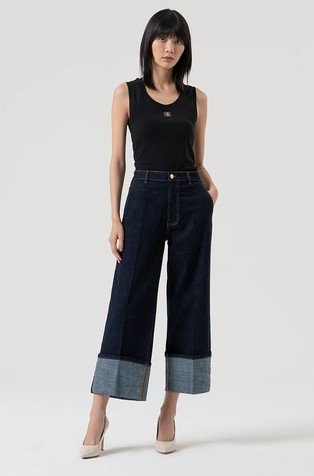 Flared fit jeans hlače s uvrnutim rubom nogavica