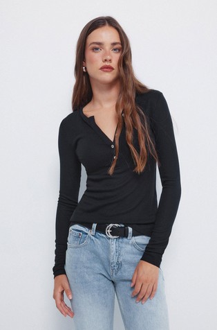 Long-sleeved Henley t-shirt