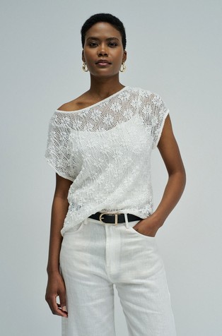 Crochet t-shirt with floral pattern