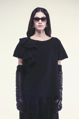 Ellen pleten pulover kratkih rukava s volanima