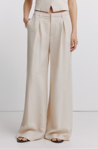 Hlače s naborima i širokim nogavicama