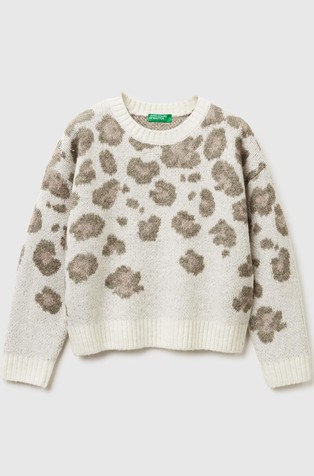 Pleten pulover sa životinjskim uzorkom