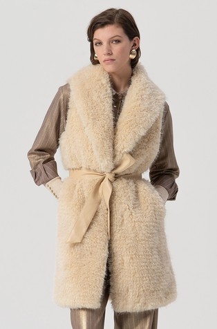 Prsluk od umjetnog krzna s trakom za vezanje