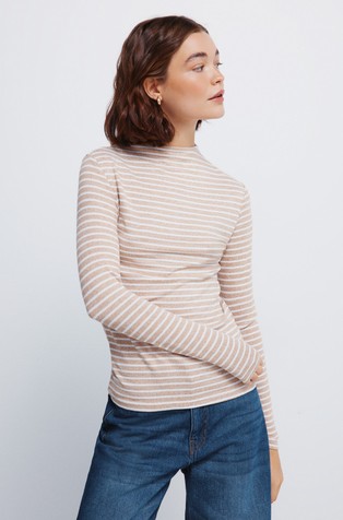 Majica s povišenim ovratnikom