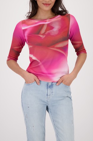 3/4 sleeve top with all-over pattern